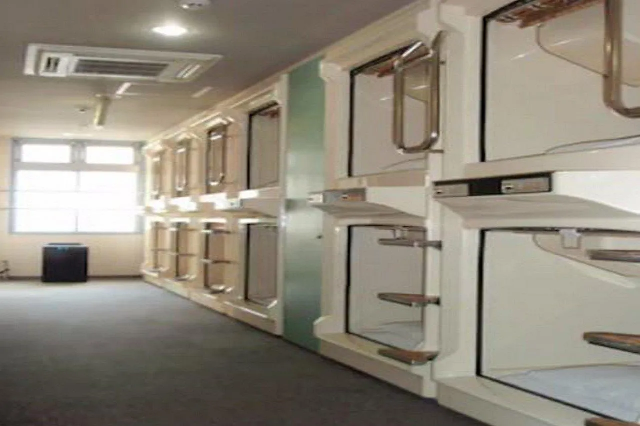 Capsule Hotel Kobe Sannomiya (Adults Only)